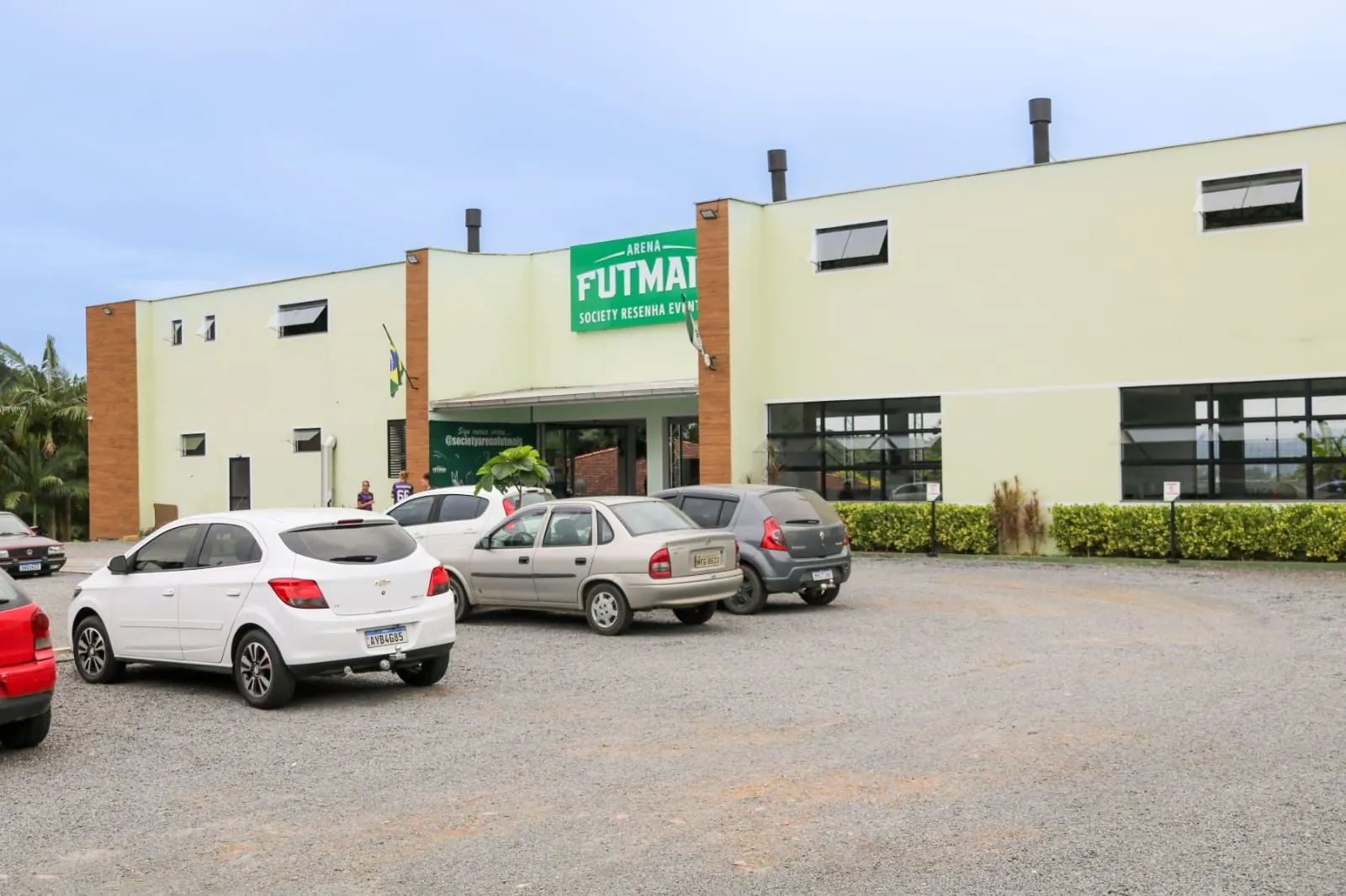Estacionamento em frente à Arena Futmais